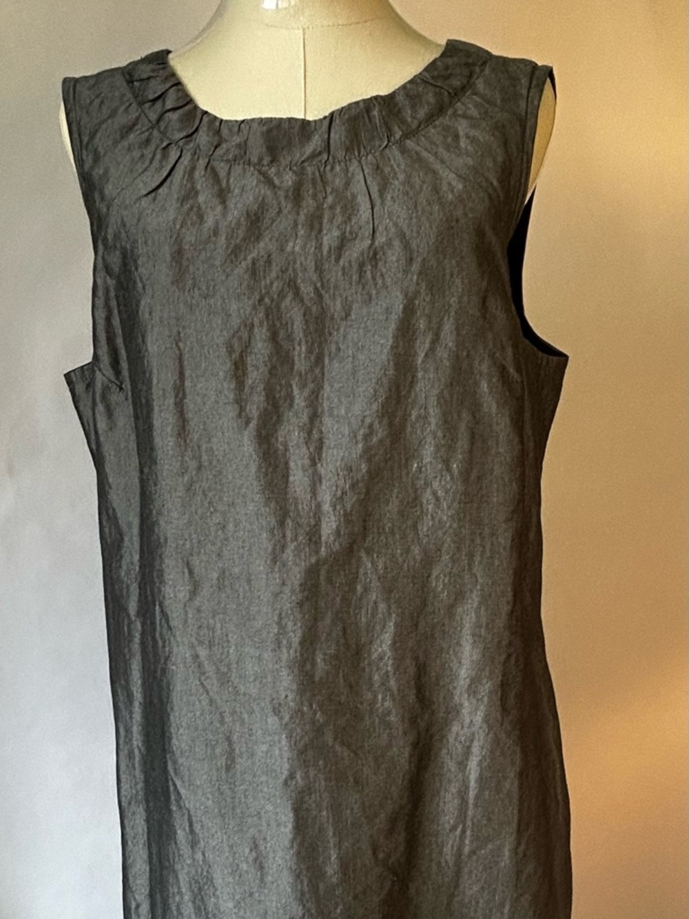 Vintage Banana Republic Sleeveless Linen-Blend Dress Top in Charcoal metallic